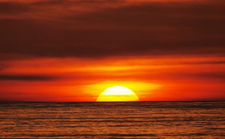 宮古島の11月～12月は夕陽がとてもキレイに映える時期です♪