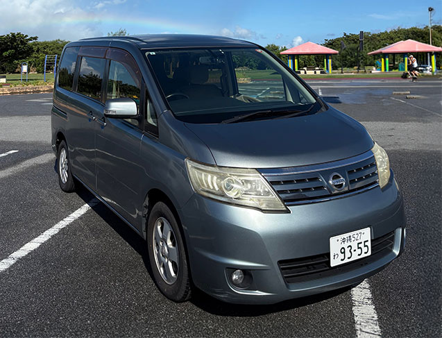 日産 セレナ【ダイヤモンドシルバーメタリック】